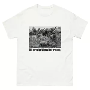 The wall of animals T Shirts